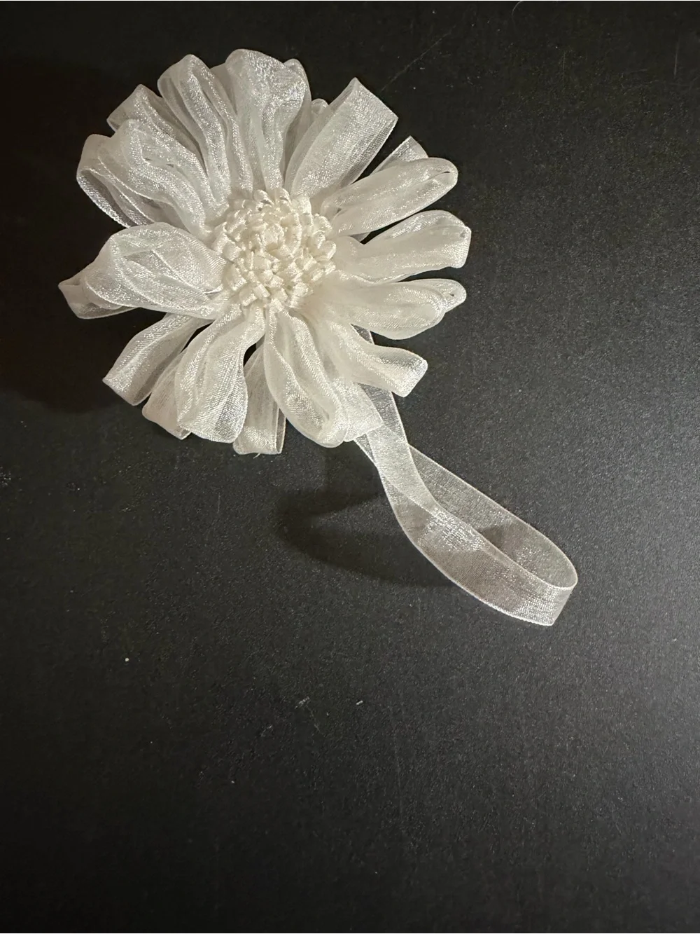 White Floral Ribbon magnetic napkin rings – Pack of 4